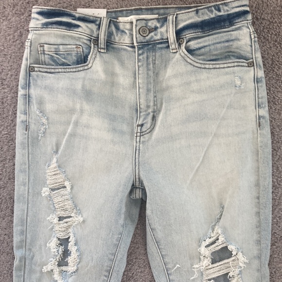 High rise distressed jeans - Picture 3 of 5